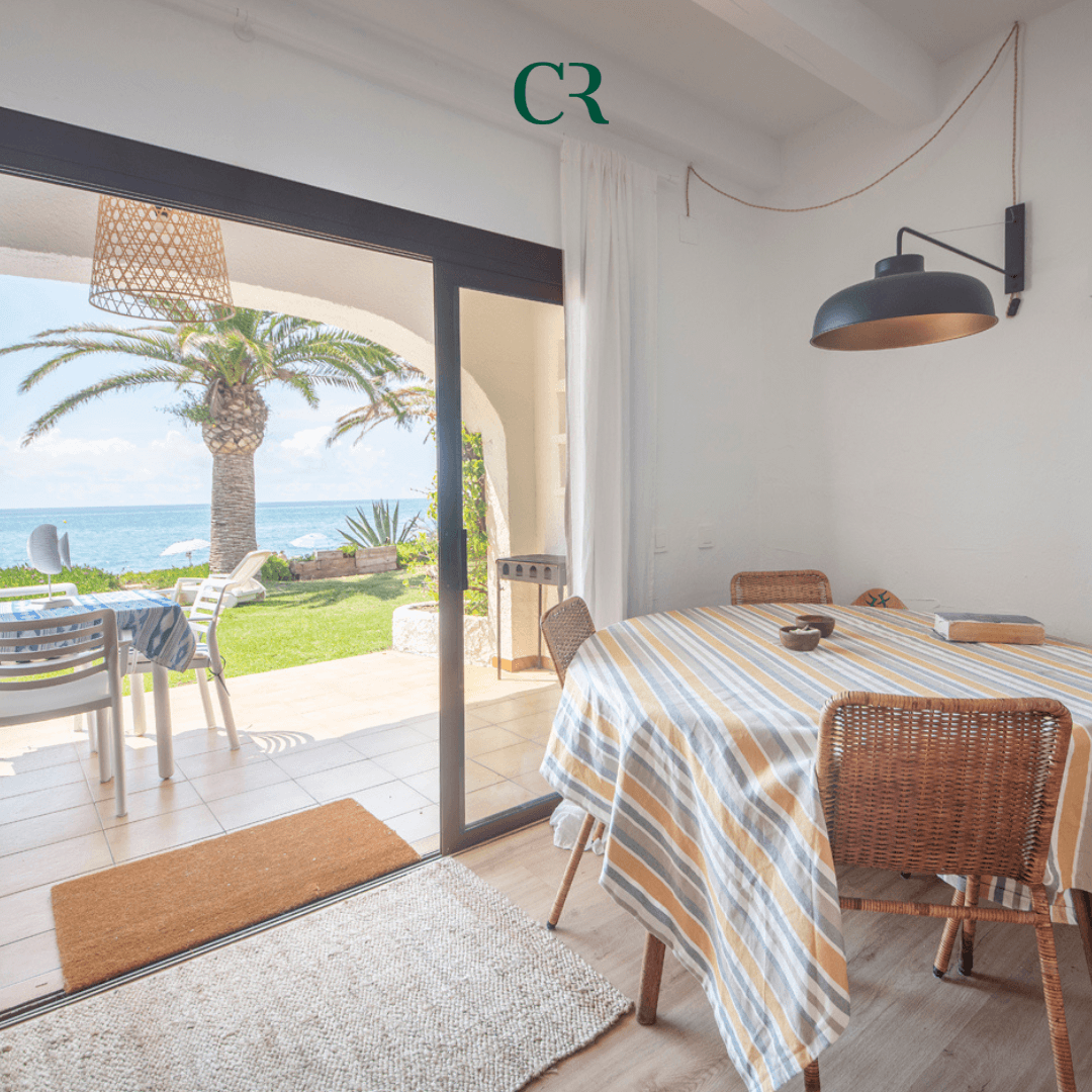 casa al costat del mar